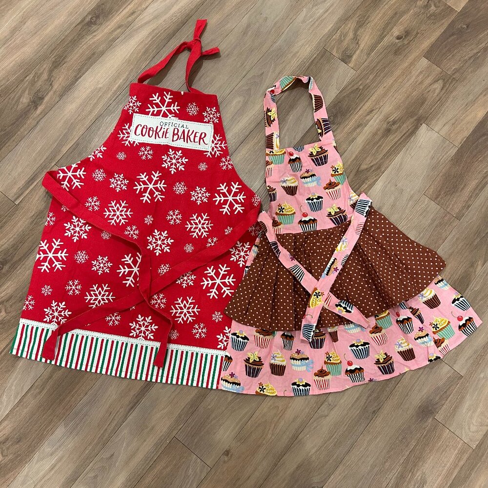 Set of 2 children's novelty bib aprons